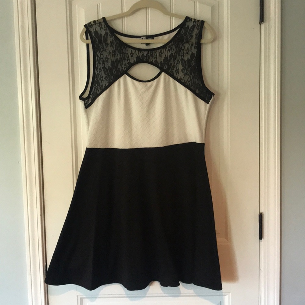 Black and white skater dress - plus size